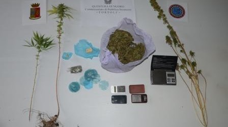 TORTOLI : Fingendo uno starnuto butta la droga dal finestrino. Un arresto e una Denuncia